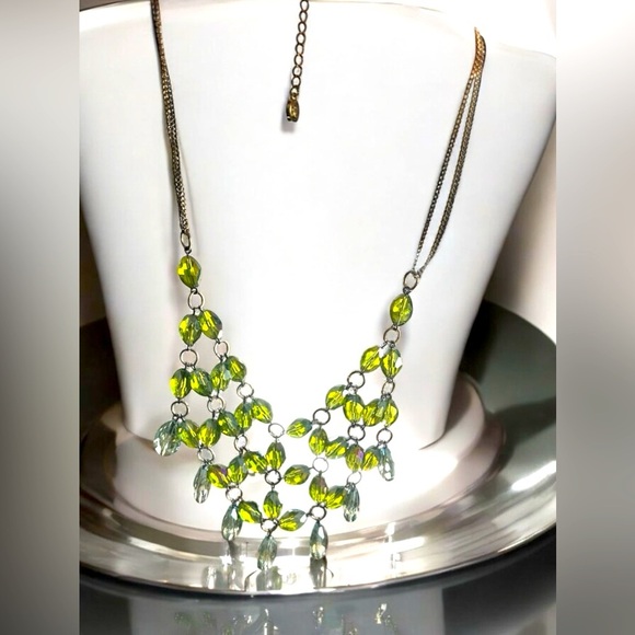 Vintage green chandelier-styler necklace - Picture 3 of 3